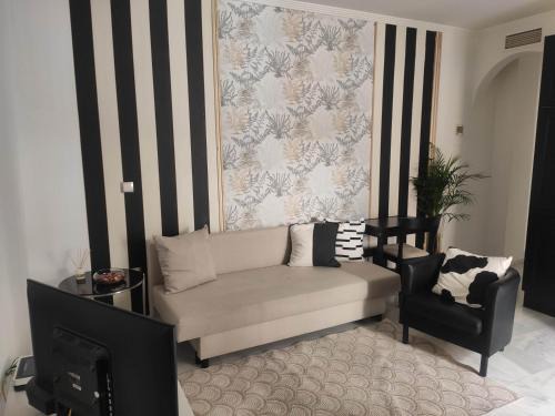 Alameda Apartment | Prime Location!
