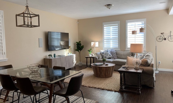 Draper House | PRIME LOCATION- Home central to ski resorts, Hiking, Expo Center, shopping