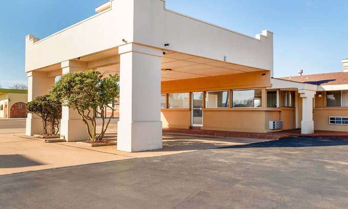 Elk City House | Prime Location! Near National Route 66 Museum, FREE Parking, 2 Comfortable Units