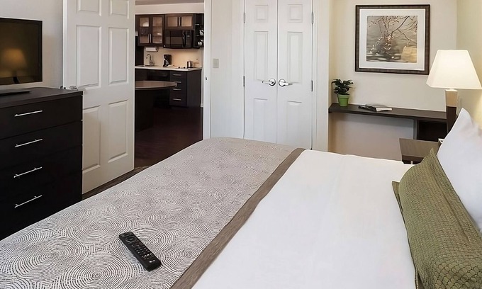 Wichita Hotel | Prime Location! Pet-Friendly Property, Free Parking, Kitchen, Near Sunset Park!