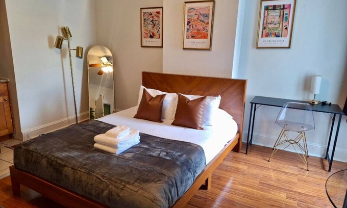 Center City West Apartment | Prime Location | Studio | Center City | Fast Wifi