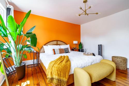 Italian Village House | Prime Location Top Rated Clean Parking Free!