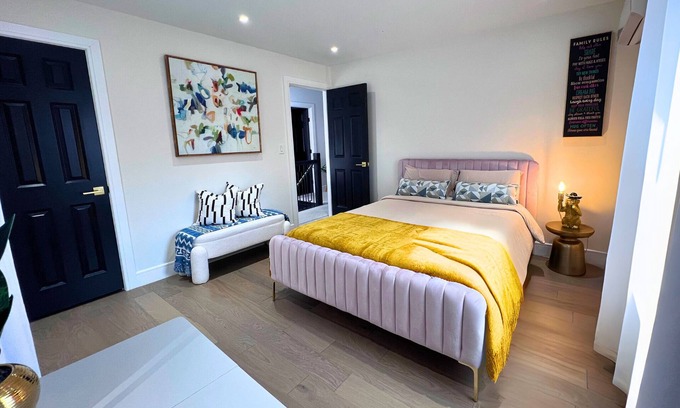 Queens House | Prime location w/parking, laundry, 10 min from LGA