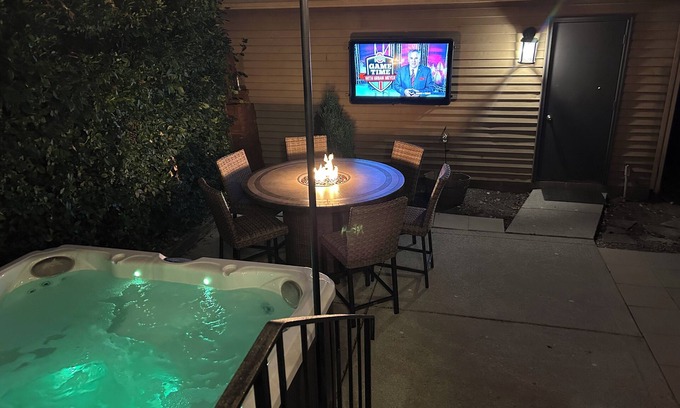Victorian Village House | PRIME Location with Hot Tub, Pool Table and Sauna