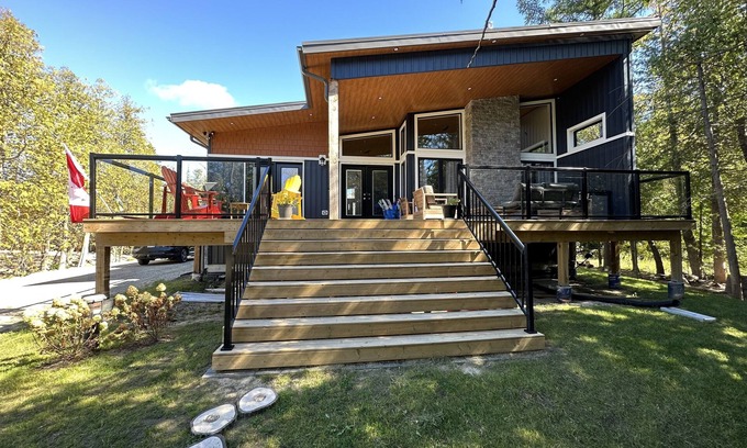 Sauble Beach Cottage | Prime Sauble Beach - Steps to Beach and Shops!