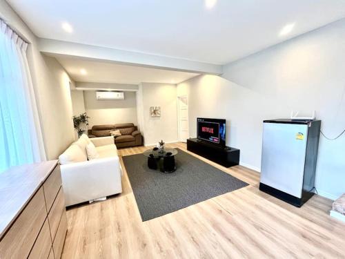 Phuket House | Prime Villa 3 beds near Central E2