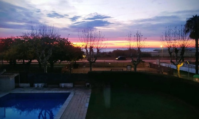 Premia de Mar Bed & Breakfast | Primera línea de mar y piscina a 20 minutos de Barcelona