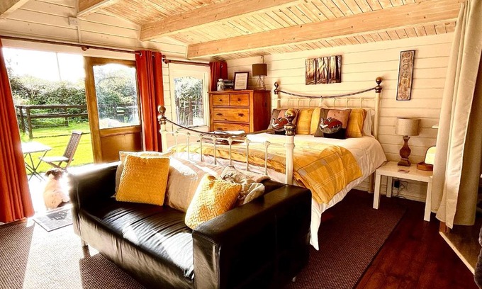 Holworth Apartment | Primrose Cabin