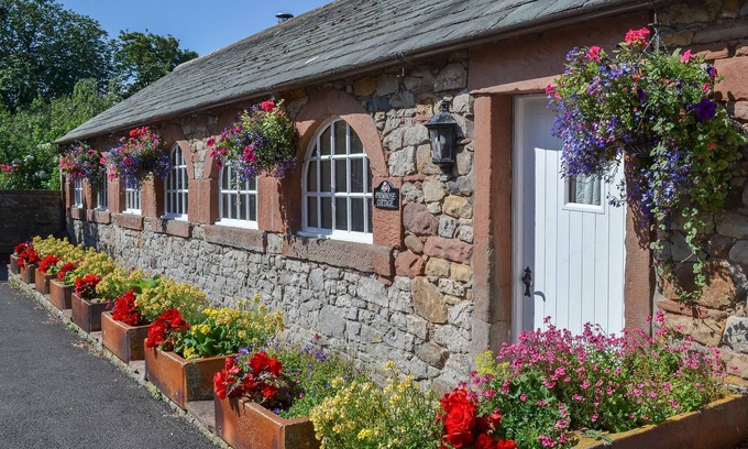 Wigton Cottage | Primrose Cottage - LPG