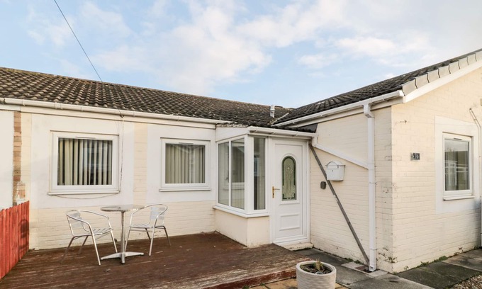 Beadnell Cottage | PRIMROSE COTTAGE, pet friendly, country holiday cottage in Beadnell