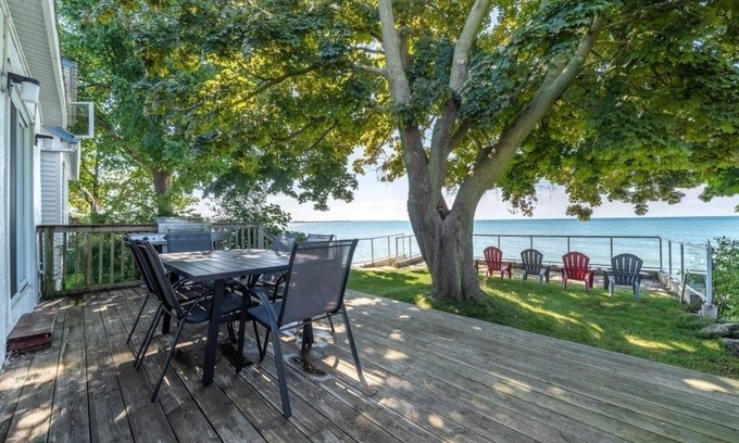 Wellington Cottage | Prince Edward County Lakehouse 3 Bedroom and 3 Bathroom
