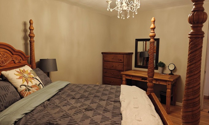 Albuquerque House | Princess Rental - 3 Bedroom, 2 bath house with office and a large backyard!