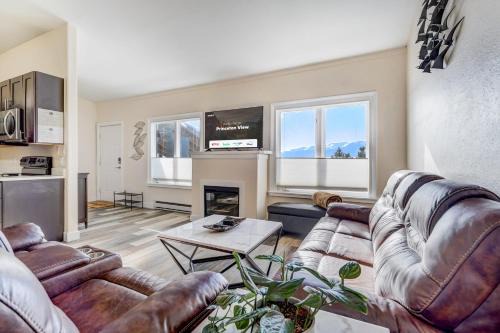 Buena Vista House | Princeton View - Posh Downtown King Workspace