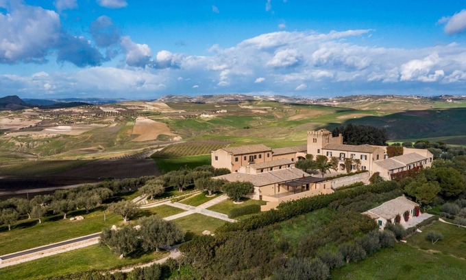 Butera Villa | Principi di Butera 14, Emma Villas