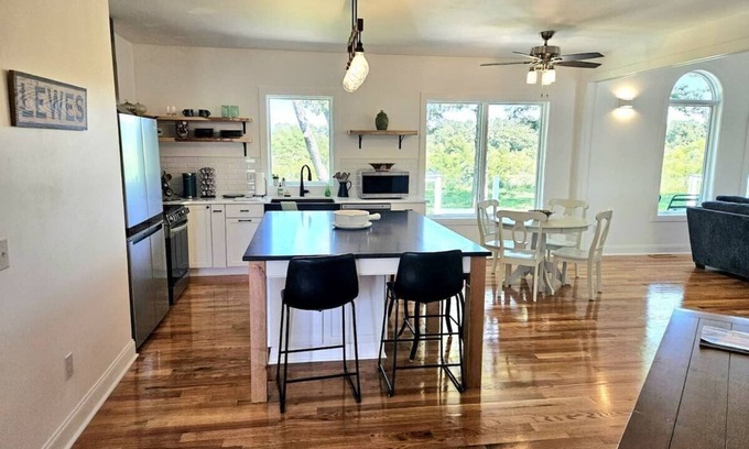 Lewes Apartment | Priscilla : Sojourn’s Year-Round Waterside Escape