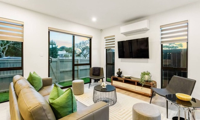 Sandringham House | Pristine Modern Central Home | Netflix & Heatpump