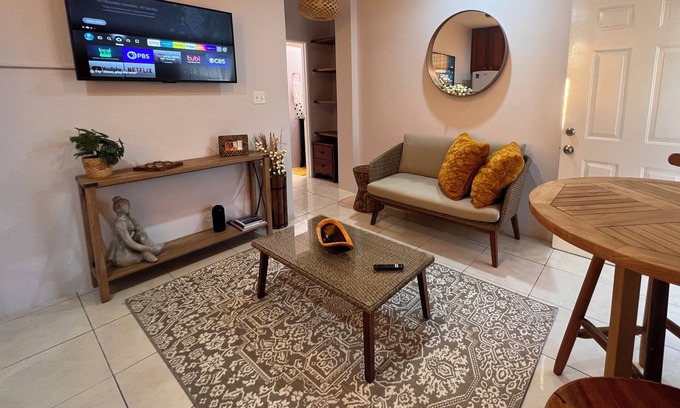 Belize City House | Pristine 1 Bedroom1 Bathroom Bungalow in Belize City