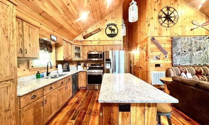 Murphy Cabin | Pristine 2 bedroom cabin in the Blue Ridge mountains of North Carolina