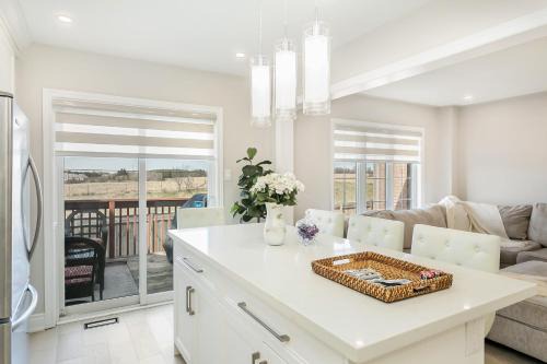 Vaughan House | Pristine Pet & Smoke Free 4-Bedroom home near Canada's Wonderland