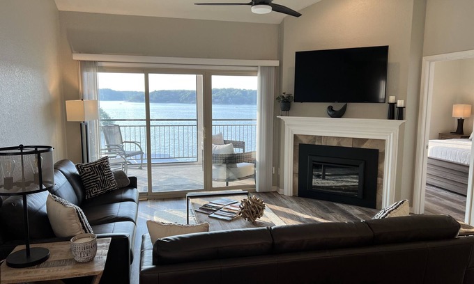 Lake Ozark Condo | Pristine-Top Floor & Amazing Main Channel Views! Prime Location.