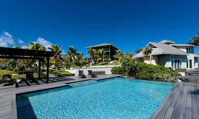 North Palmetto Point House | Priv. Beachfront Estate w/Htd Pool, Tennis Ct, Basketball, Kayaks, Pickleball