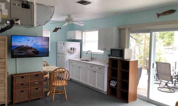 Englewood Apartment | Privacy just minutes from Englewood Beach