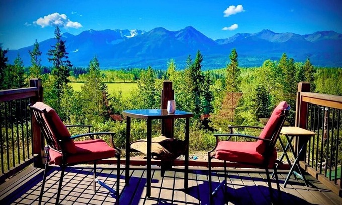 Moricetown House | Privacy with Peaceful Mountain Views,River beach.Nature and Smither's ammenities