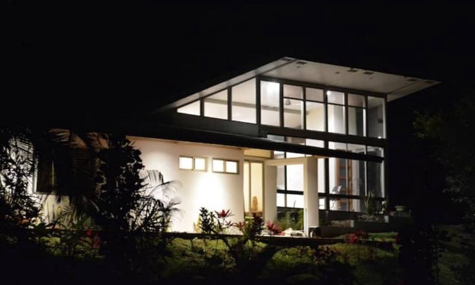 La Tigra House | Private 1-Acre Glass House Rainforest Estate!