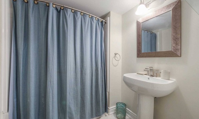 Brampton House | Private 1-Bedroom Apartment Near Pearson Airport – Perfect for Solo Travelers and Couples