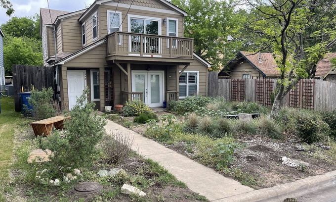 North Loop House | Private 1 BR 1 BA, Kitchen, Office, Washer & Dryer