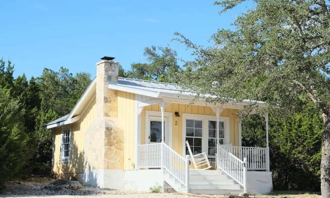 Canyon Lake Cottage | Private 1B/1B Romantic Ranch Cottage Getaway