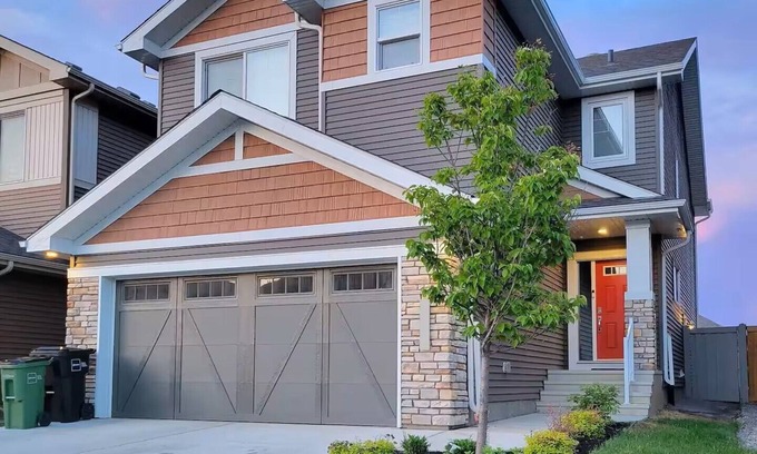 West Edmonton House | Private 1BR Basement Suite | Full Kitchen, Sofa Bed, Near WEM