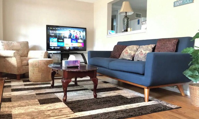 Lawsona - Fern Creek Apartment | Private 2/1 Apartment in Historic Downtown Duplex