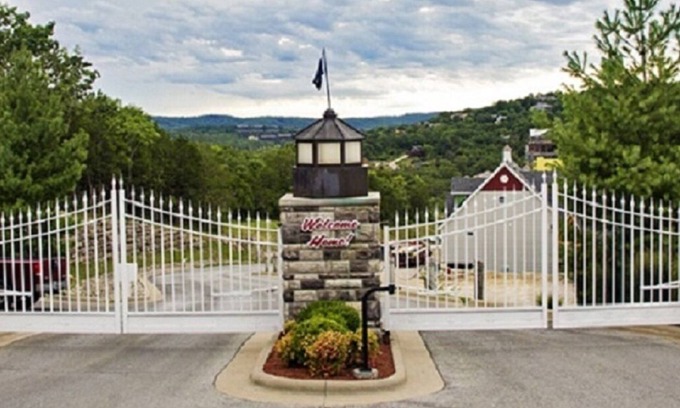Branson Cottage | Private 2 bedroom - 2 bath cottage in gated resort overlooking Table Rock Lake