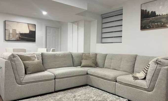 Vaughan House | Private 2 Bedroom Basement Suite