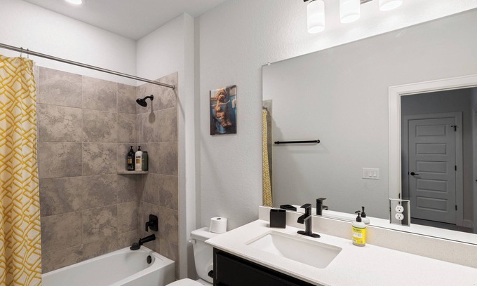 Travis County Apartment | PRIVATE 2 BEDROOM LOFT IN A SHARED HOME, SOUTH AUSTIN, AC, WIFI, FREE PARKING