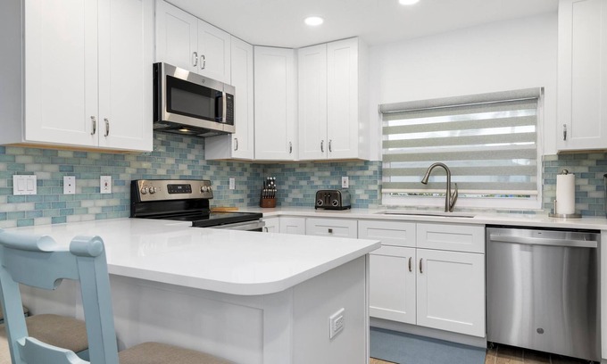 Nokomis Condo | Private 2 BR steps from beach on Casey Key