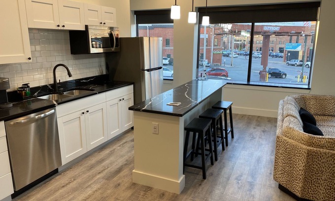 Crossroads Arts District House | Private 2 Story City Loft Style