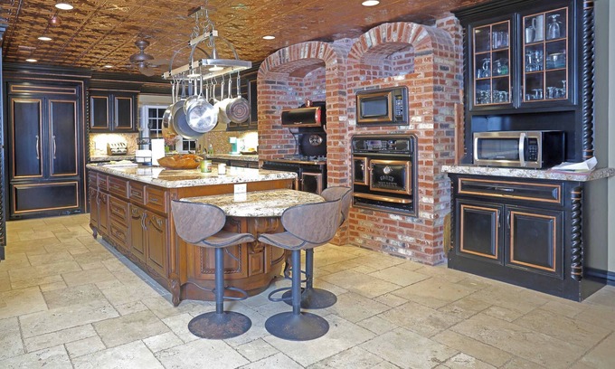 Skiatook Bed & Breakfast | Private 2500 sf at Skyview a Luxury Property Sleeps up to 6