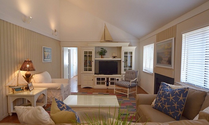 West Beach Cottage | Private 3 Bdrm Oceanwoods home short walk to the beach wifi deck and grill.