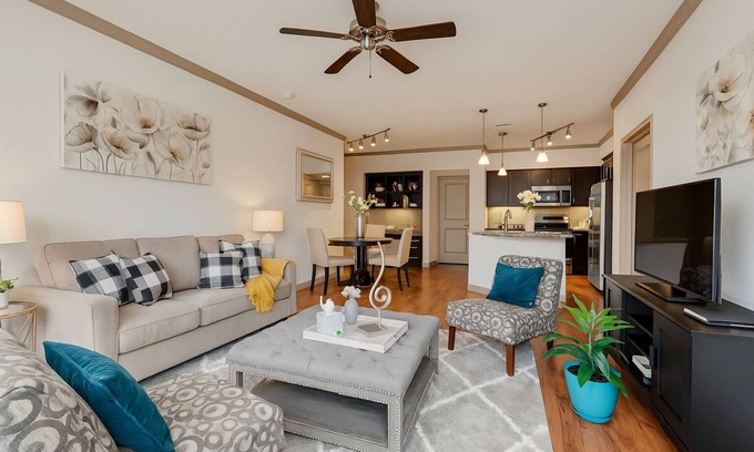South Main Apartment | Private 3bdrm 2bd Walk In Shower