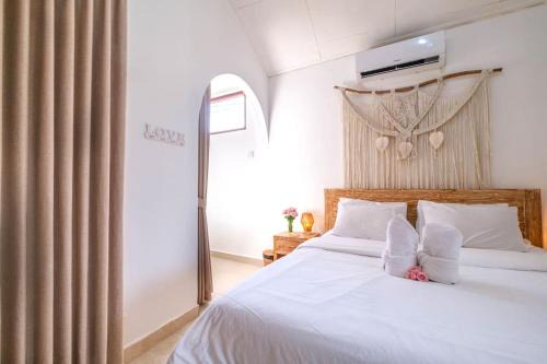 Dalung Apartment | Private 3BR Villa Bali Work & Relax Retreat near Canggu, Bathtub