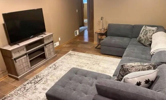 Eagan House | Private 4-Bedroom Home in Quiet Neighborhood