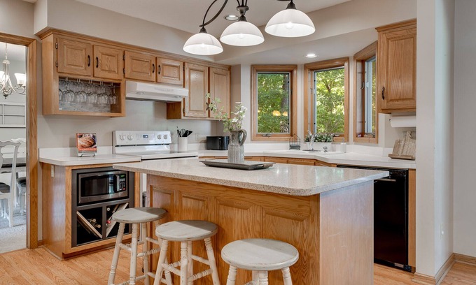 Blaine House | Private 4 BR Home with Wooded Backyard
