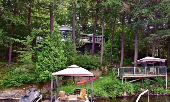 Minden Cottage | Private 4 Season Waterfront Cottage - 2 hrs from TO -Great Swimming/FAST WI-FI