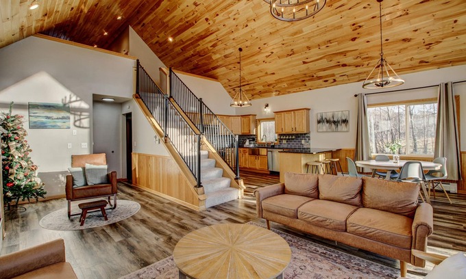 Lakeview Cabin | Private - 7 bed 3 bath Lake Cabin +Hot Tub +Dock +2 Pedal Boats +2 canoes +Sauna