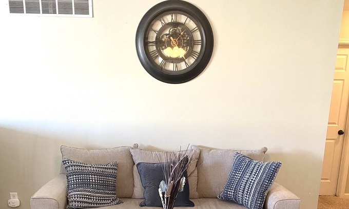 Lincoln House | Private 8 Guest 3bd 2b Home, Hot Tub, Near Downtown+I-80