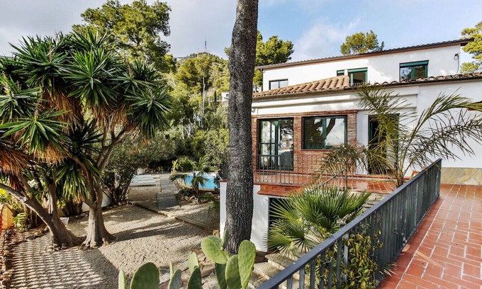 Castelldefels Villa | Private and Charming Villa 5 min to Beach and 20 min to BCN!