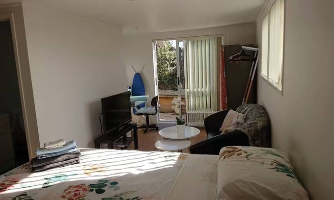 Rosedale Condo | Private and clean studio in middle of North Shore