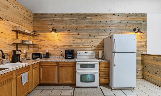 Lewis Apartment | Private apartment located 1 mile from town